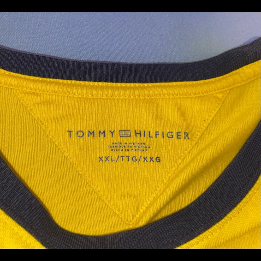 Tommy Hilfiger T- Shirt - Picture 3 of 3